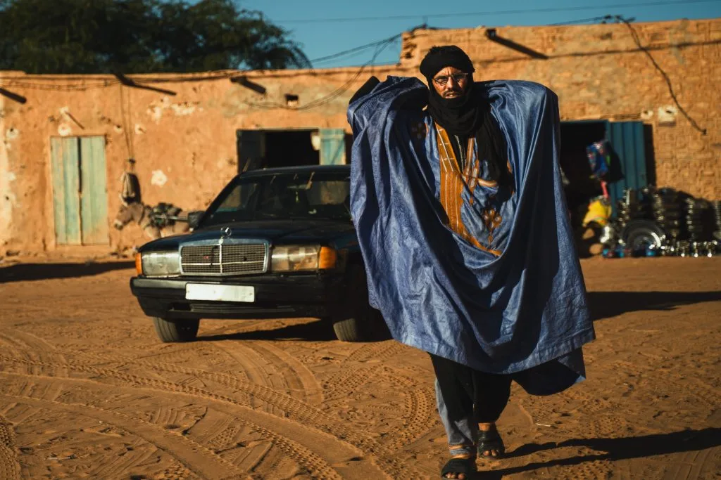 hombre con ropa tradicional mauritania