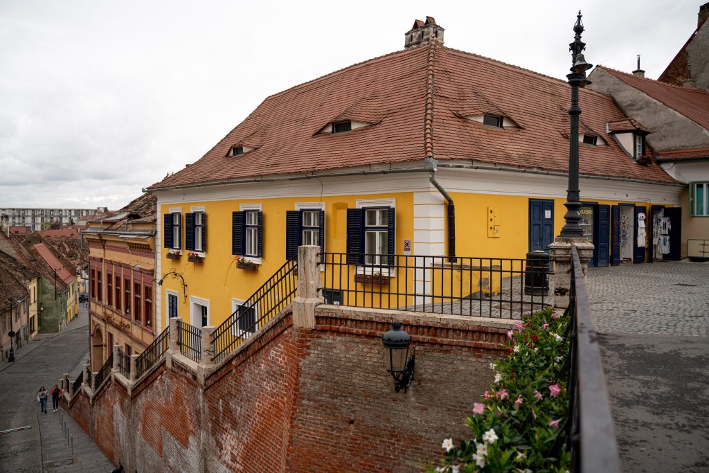 edificio tradicional de sibiu