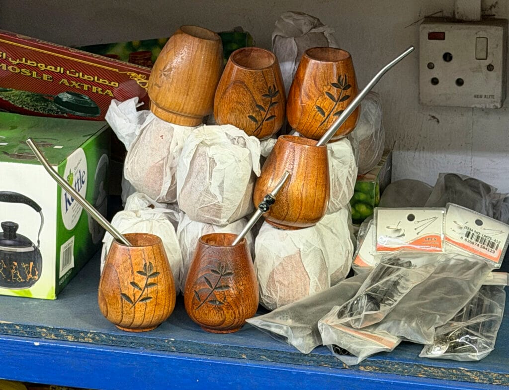 en Kumasi (Ghana) se consigue yerba pero también mate y bombilla